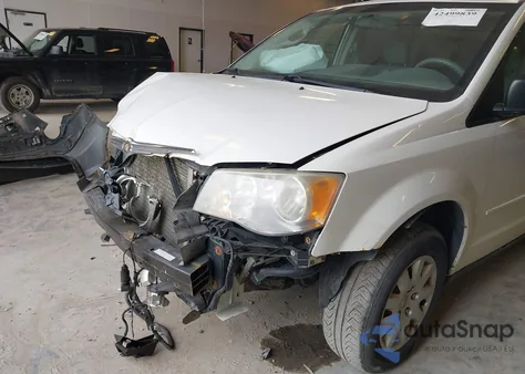 2008 Chrysler Town & Country Lx z USA, uszkodzony, nr VIN 2A8HR44H58R105479